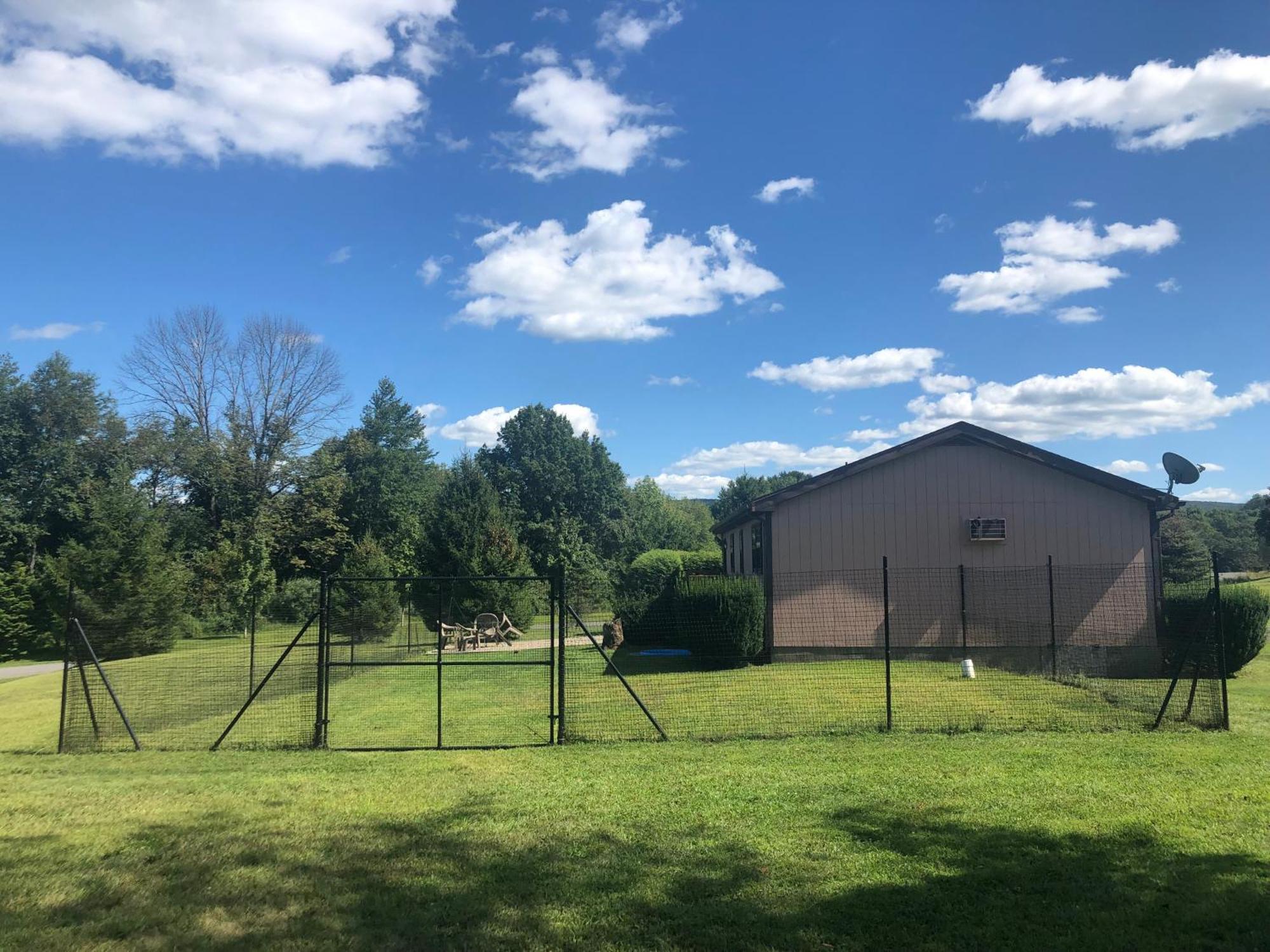 Fenced Yard Chalets From Good Dog Vacations At Big Valley Resort Sciota 외부 사진