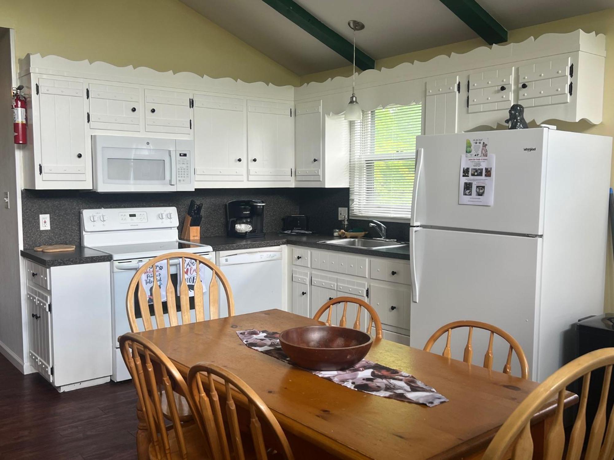 Fenced Yard Chalets From Good Dog Vacations At Big Valley Resort Sciota 외부 사진