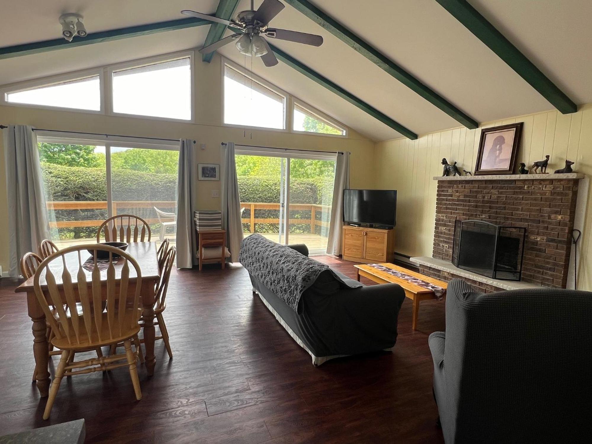 Fenced Yard Chalets From Good Dog Vacations At Big Valley Resort Sciota 외부 사진