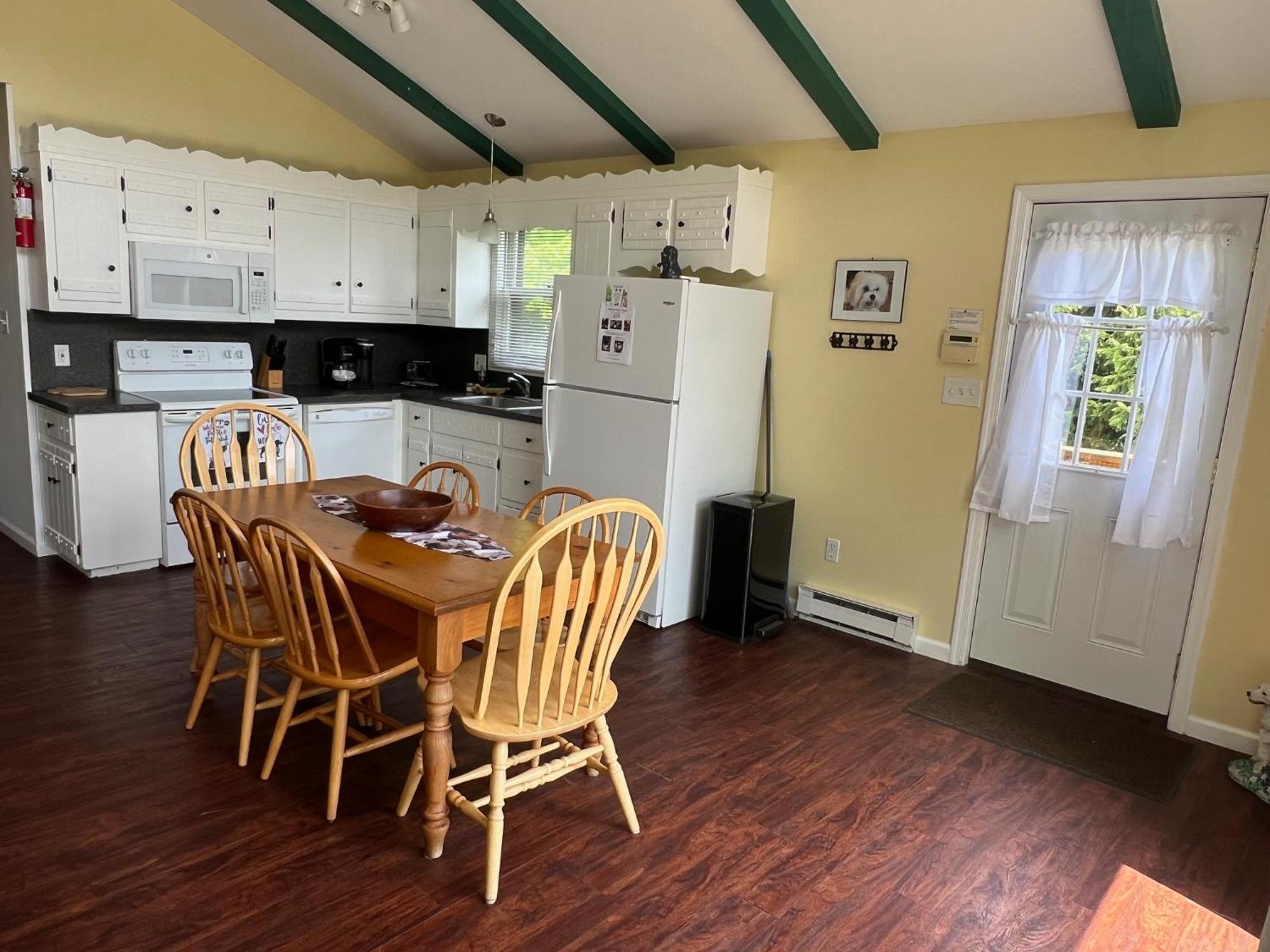 Fenced Yard Chalets From Good Dog Vacations At Big Valley Resort Sciota 외부 사진