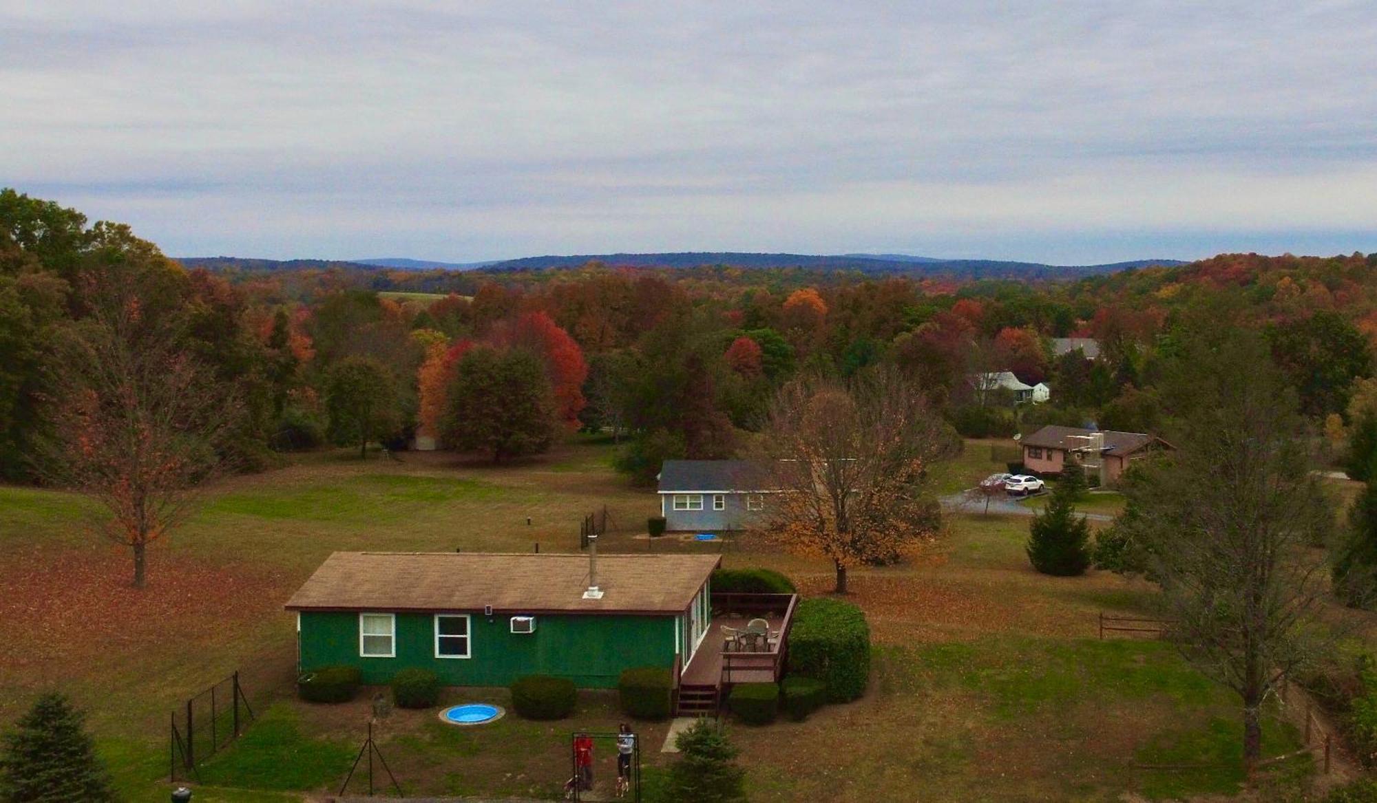 Fenced Yard Chalets From Good Dog Vacations At Big Valley Resort Sciota 외부 사진